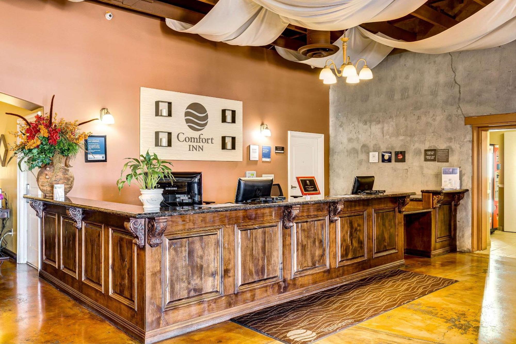 波莫纳展览中心康福特茵酒店 外观 照片
